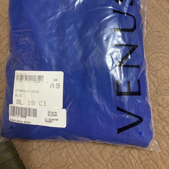 Beautiful dress never worn size 6. - Picture 2 of 5